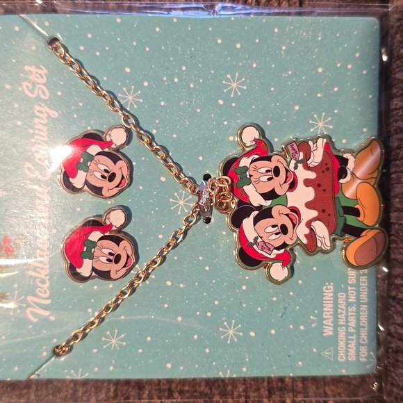 DISNEY CHILD'S CHRISTMAS HOLIDAY NECKLACE AND EARRINGS SET MICKEY & MINNIE MOUSE - Picture 2 of 6